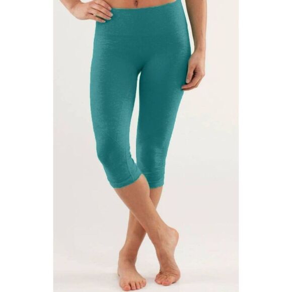 LULULEMON ATHLETICA In The Flow Crop Size 8 - Picture 1 of 4